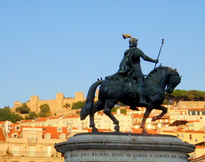 Statue of King John I in Figueira Square.